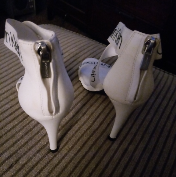 Calvin Klein Women's Heels, 8.5 Opened Toe, White - Picture 2 of 2